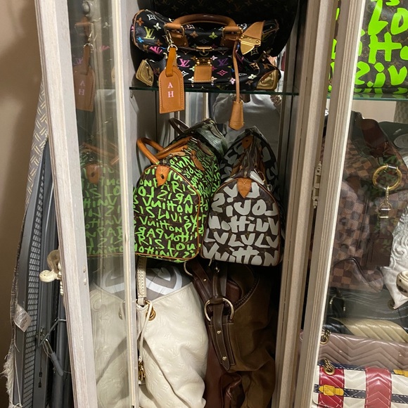 I’ll be posting shortly my Poshers!!! - Picture 4 of 5